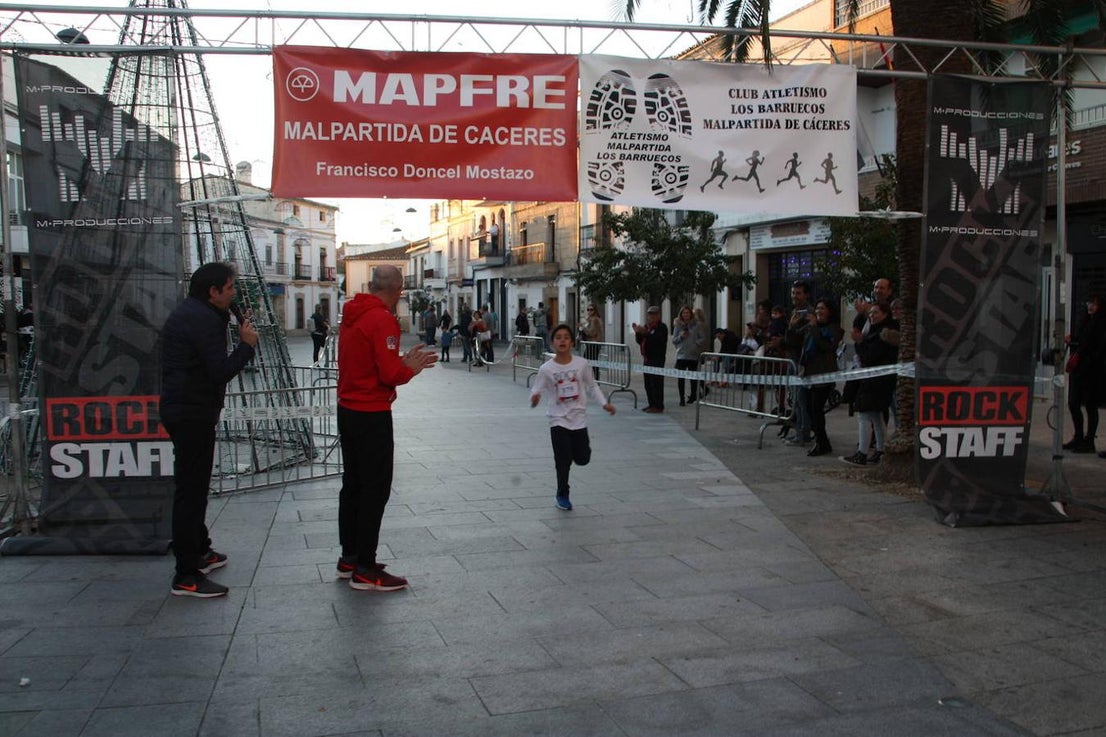 Comienzan a llegar los primeros corredores a meta.