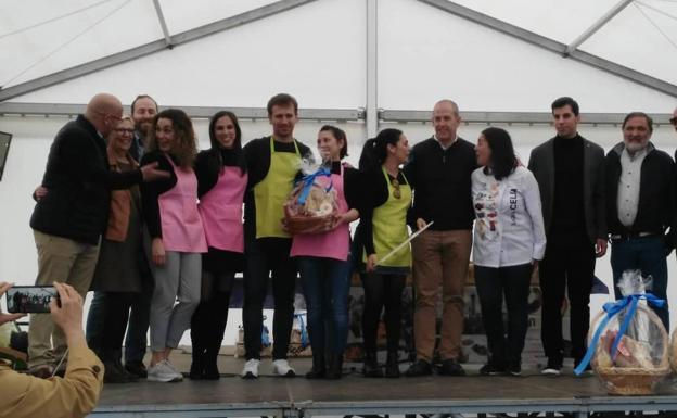 Imagen principal - Arriba, primer premio, debajo el segundo y una imagen del concurso. 