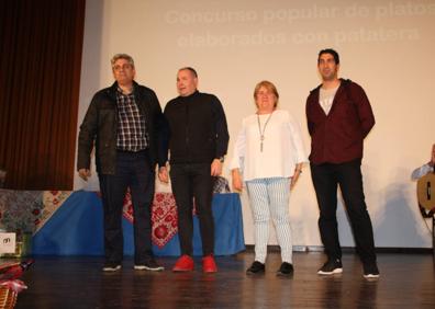 Imagen secundaria 1 - Entrega de premios. Debajo, jurado. 