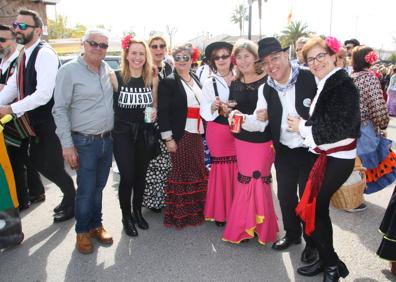 Imagen secundaria 1 - Malpartida de Cáceres vuelve a echarse a la calle en la Pedida de la Patatera