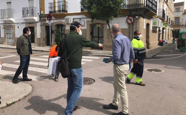 Imagen principal - Comienzan las obras de peatonalización y ampliación del colector en calle Pintores