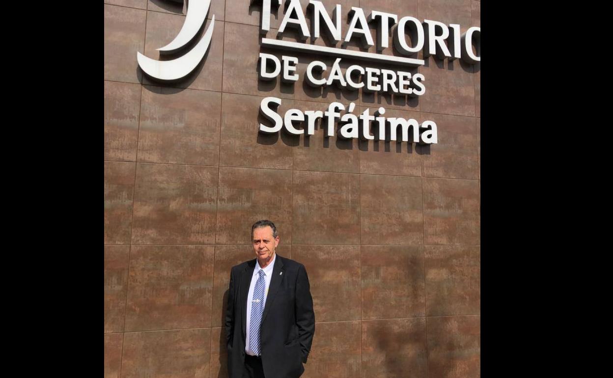 enito Casares Lancho, encargado de la base de Malpartida de Cáceres del tanatorio Serfátima S.L.
