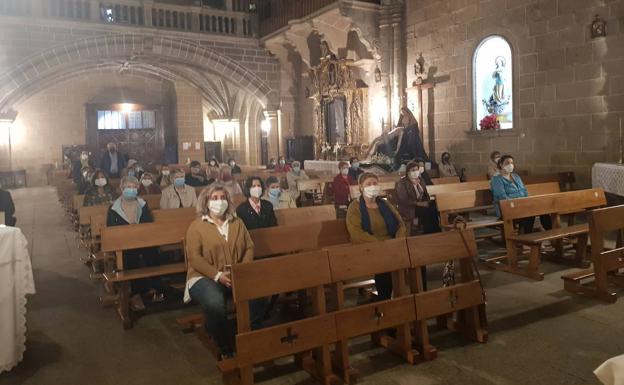 Imagen principal - Novenas con un 30% de aforo. 