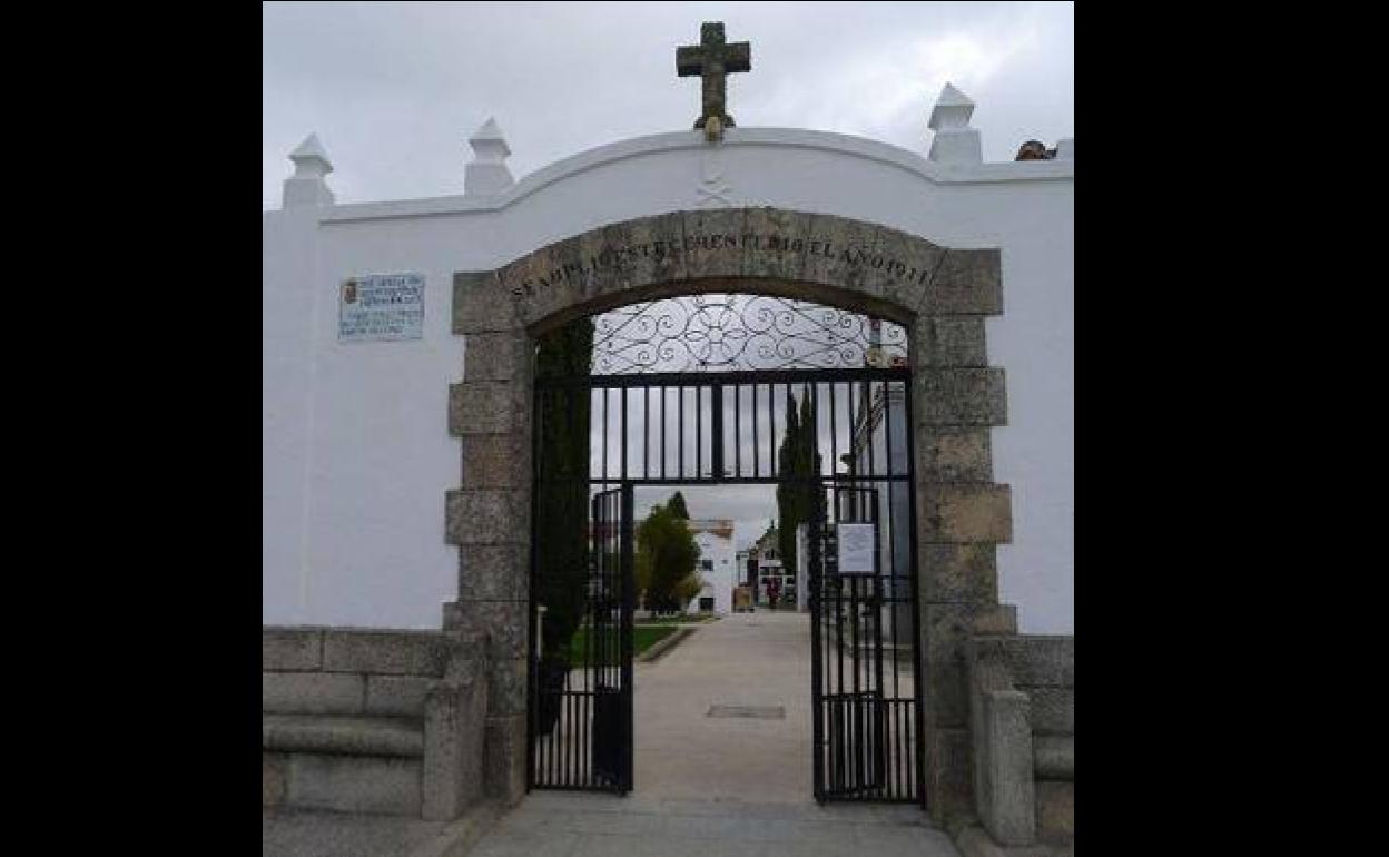 Foto de archivo de la entrada del cementerio. 