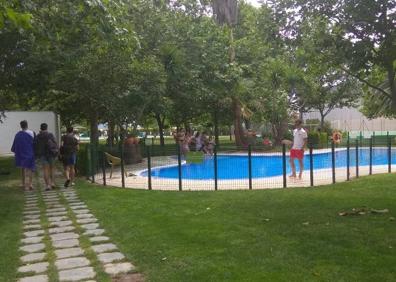 Imagen secundaria 1 - Instalaciones de la pisicina municipal. Fotos de archivo. 