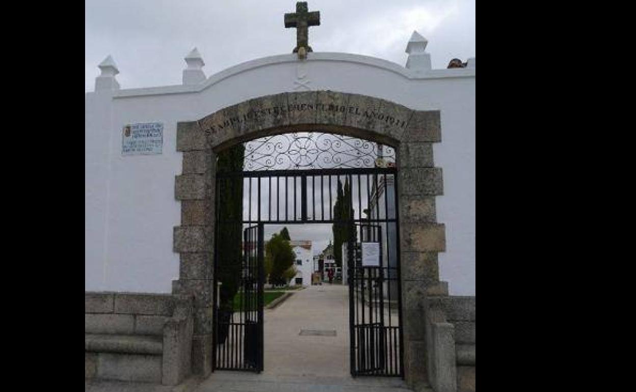 Foto de archivo de la entrada del cementerio.