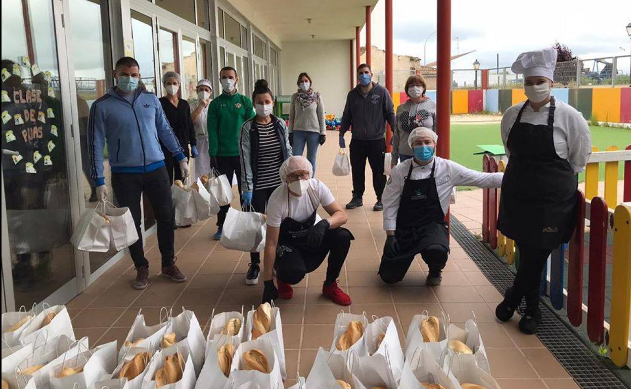 El Ayuntamiento quiere seguir con el servicio solidario MiMenú hasta final de mes