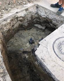Imagen secundaria 2 - Corte de agua en la parte alta de la Plaza Mayor por la obra de la calle Pintores
