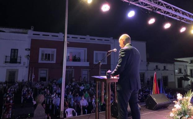 Imagen principal - Diferentes momentos del homenaje. 