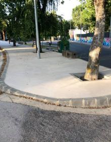 Imagen secundaria 2 - Siguen las obras de ampliación del camino peatonal de Los Barruecos