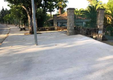 Imagen secundaria 1 - Siguen las obras de ampliación del camino peatonal de Los Barruecos