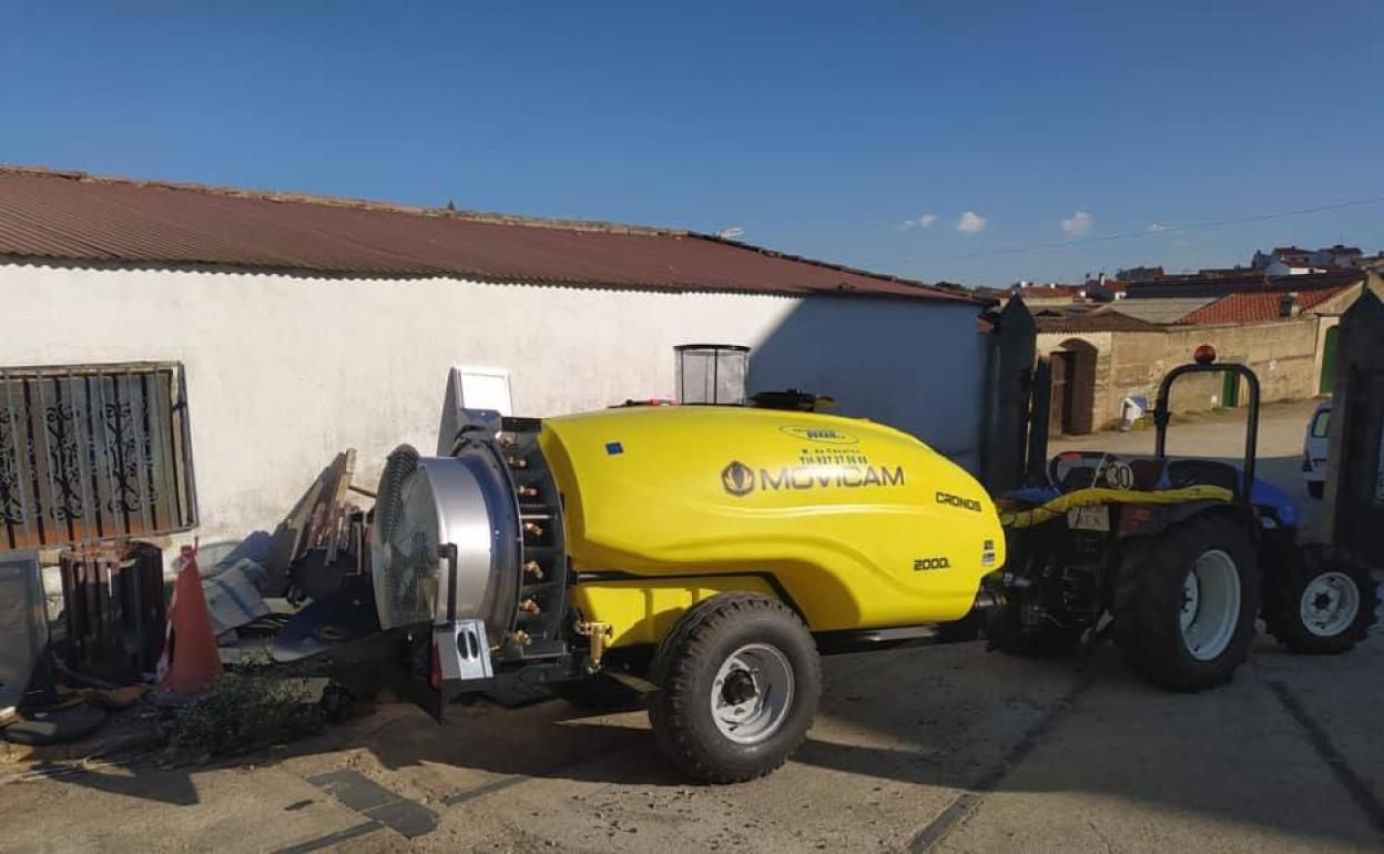 Cuba con atomizador adquirida con fondos propios del Ayuntamiento de Malpartida de Cáceres. 