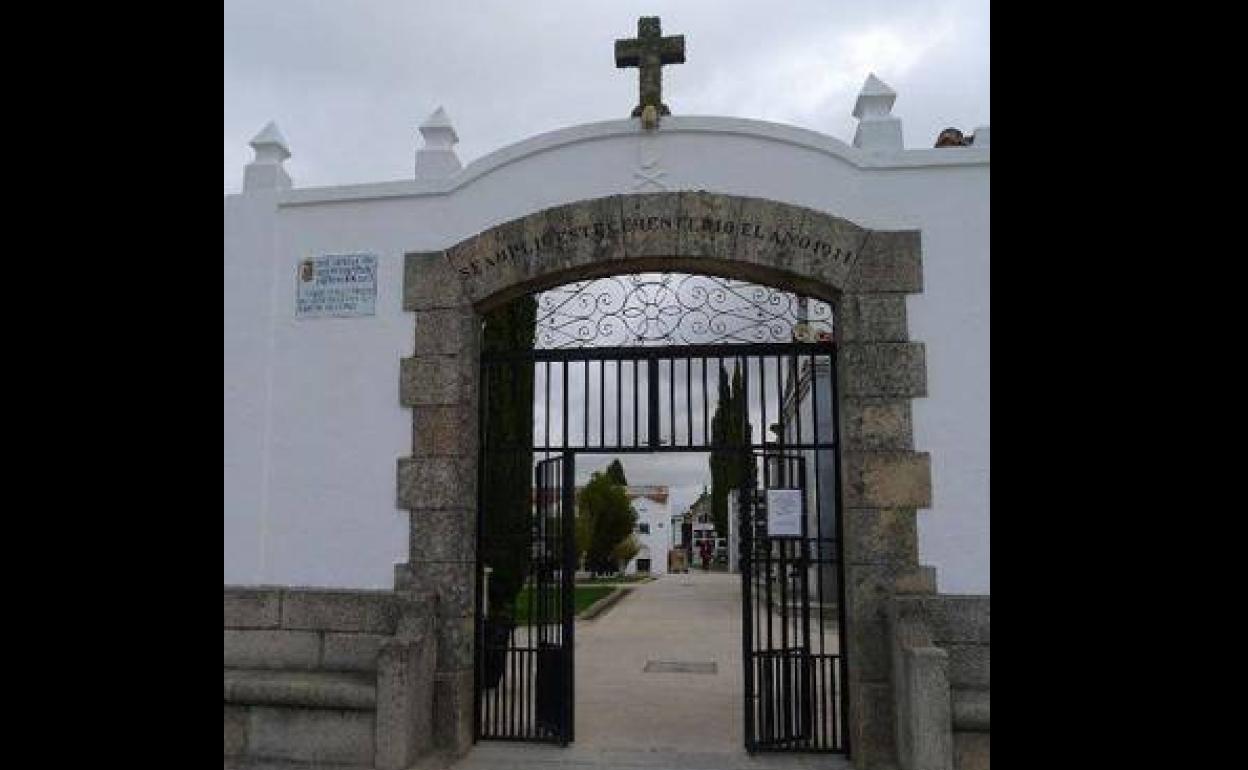 Entrada del cementerio de Malpartida de Cáceres. 