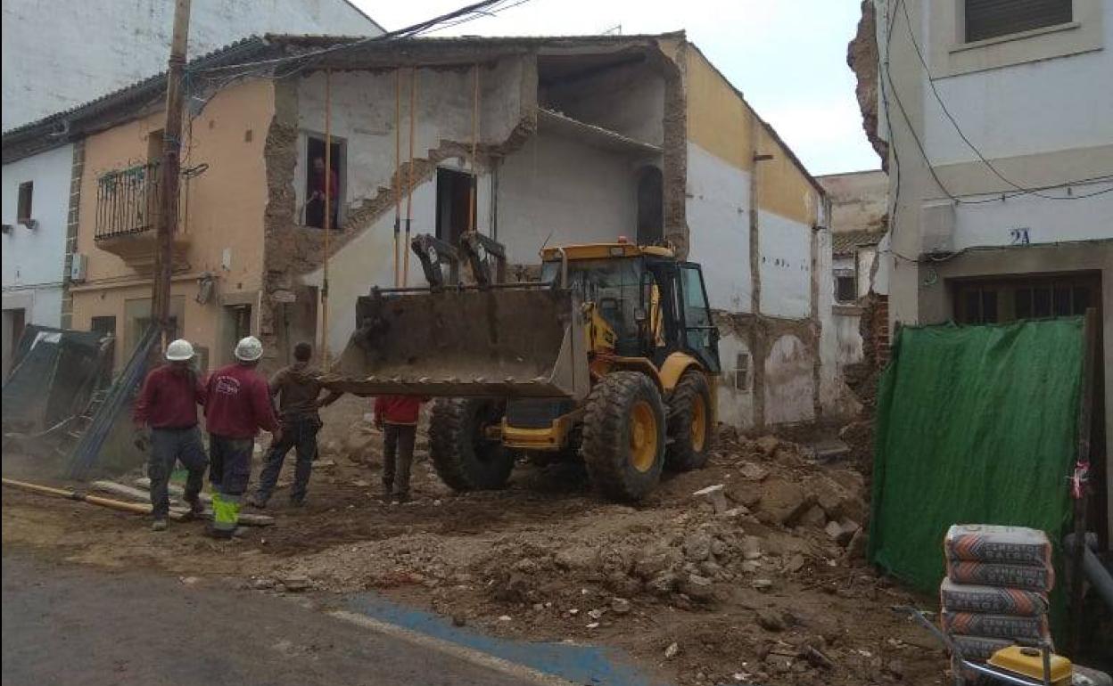 Trabajos durante la mañana de hoy lunes tras las lluvias de ayer. 