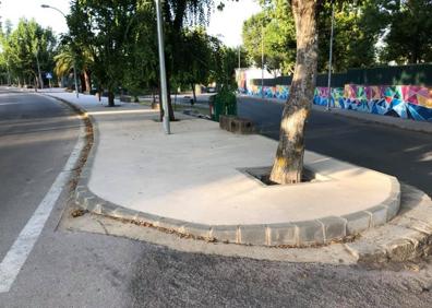 Imagen secundaria 1 - Arriba, trabajos que se están realizando actualmente. Debajo, primer tramo finalizado el pasado verano. 