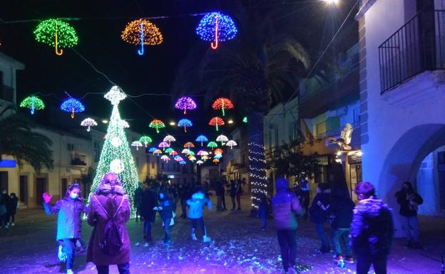 Imagen principal - Malpartida de Cáceres se viste de Navidad