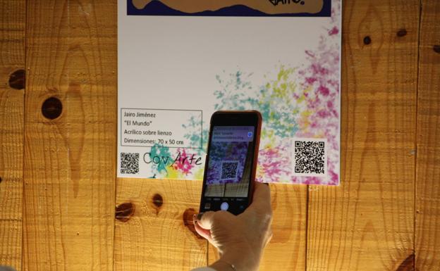 La exposición y las obras individuales podrán verse a través de los códigos que se encuentran en los carteles. 