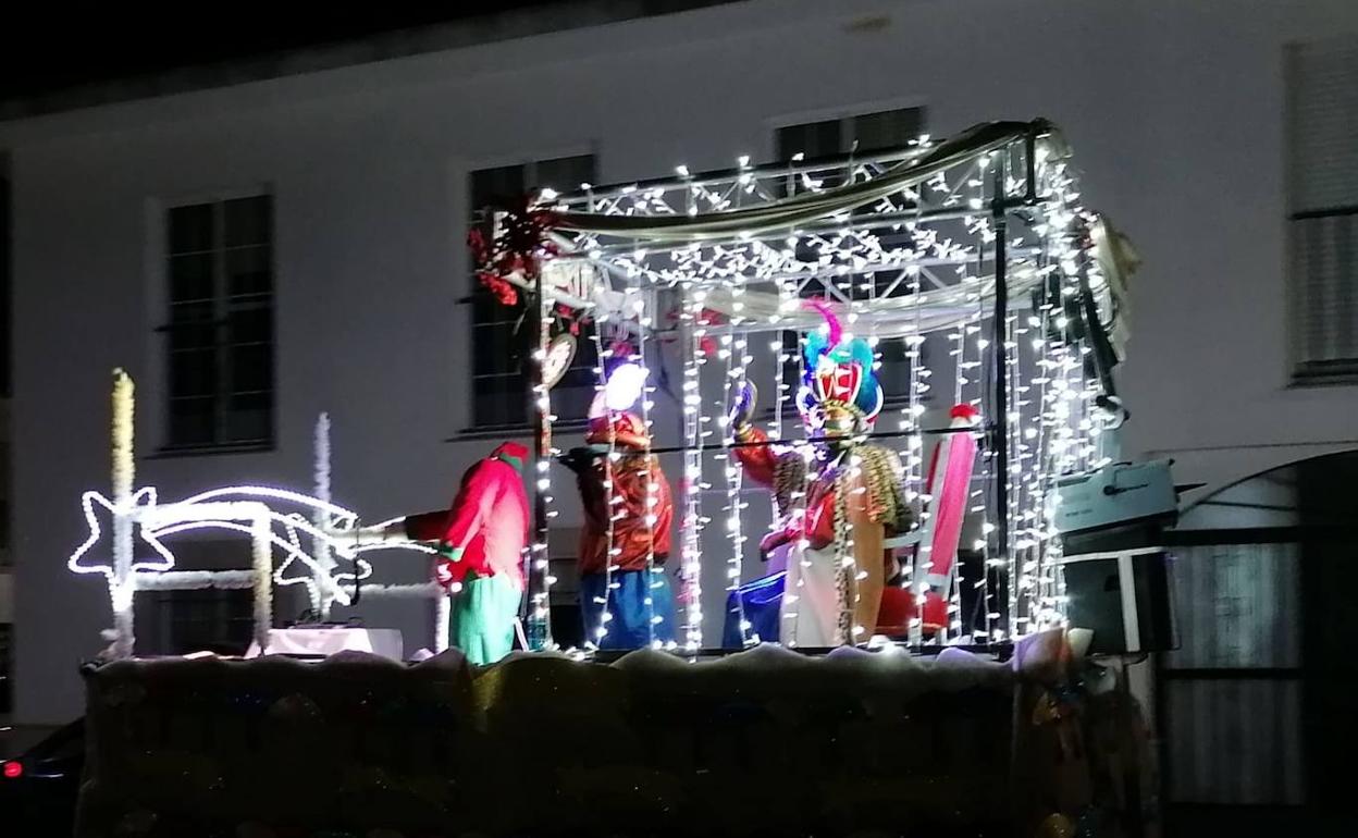 Una de las carrozas que recorrieron la localidad. 