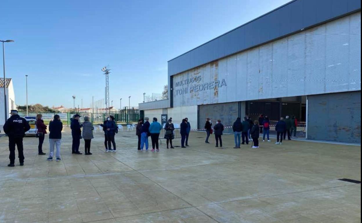 Malpartideños esperando para realizarse el test. 