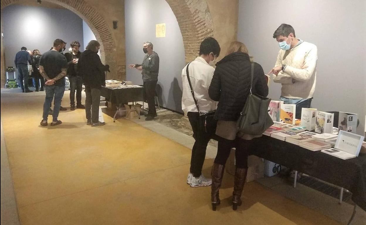 Primera sesión de la feria ambulante del libro 'De Cordel'. 