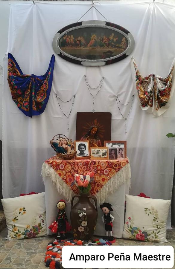 Cruz de Mayo de los Pisos Tutelados. 