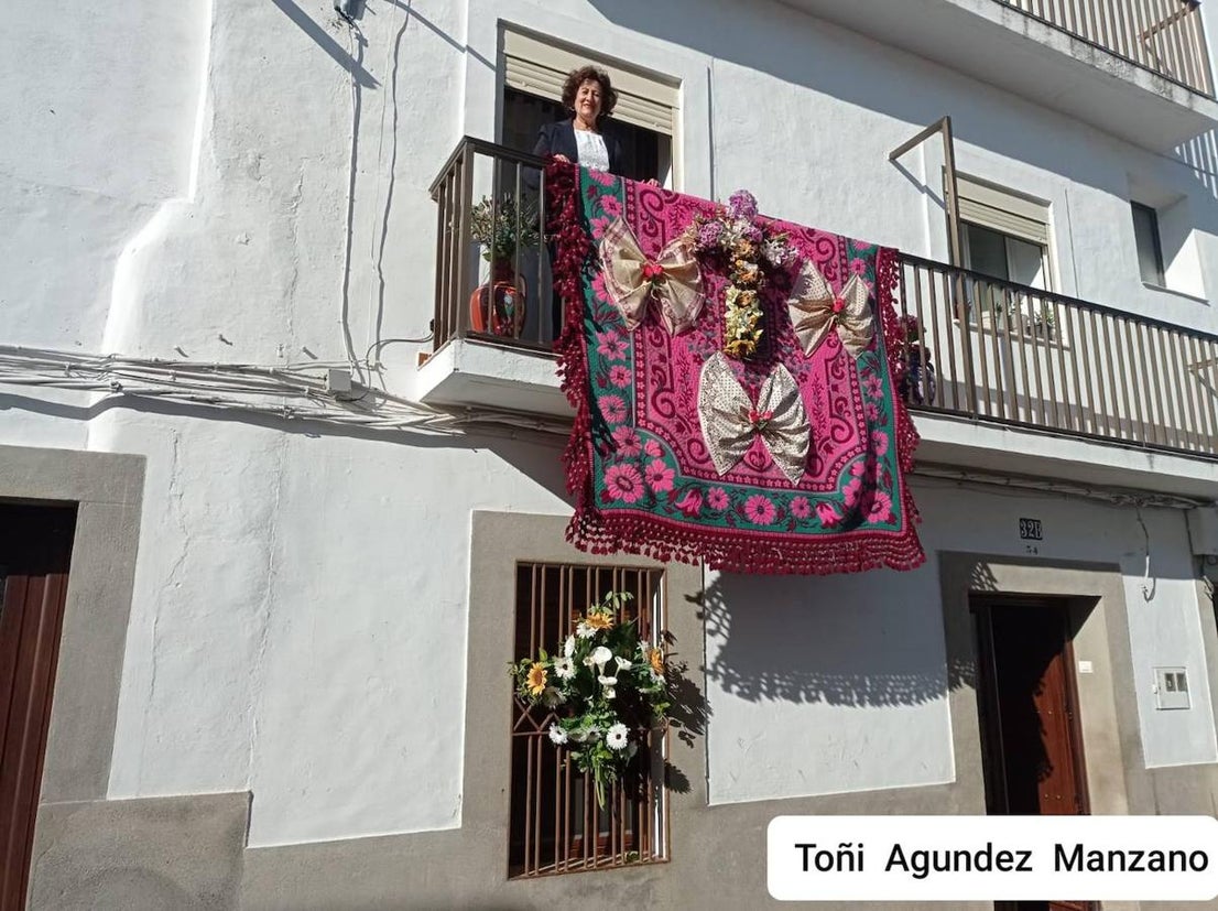 Cruz de Mayo de los Pisos Tutelados. 