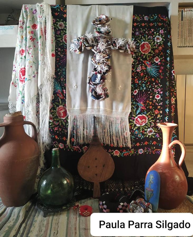 Cruz de Mayo de los Pisos Tutelados. 