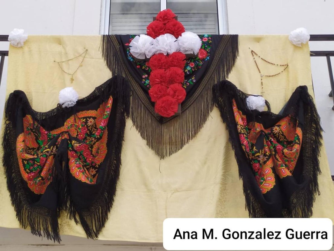 Cruz de Mayo de los Pisos Tutelados. 