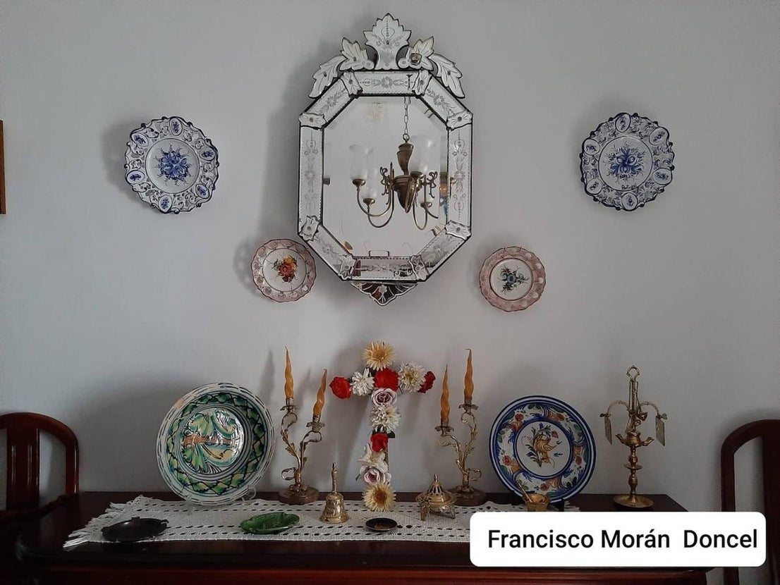 Cruz de Mayo de los Pisos Tutelados. 