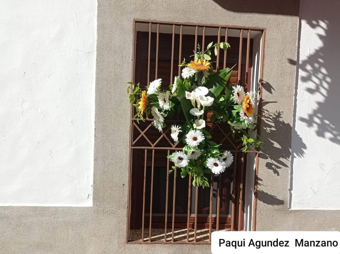 Cruz de Mayo de los Pisos Tutelados. 