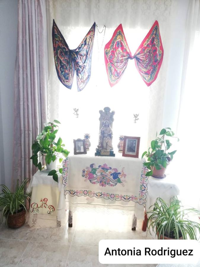 Cruz de Mayo de los Pisos Tutelados. 