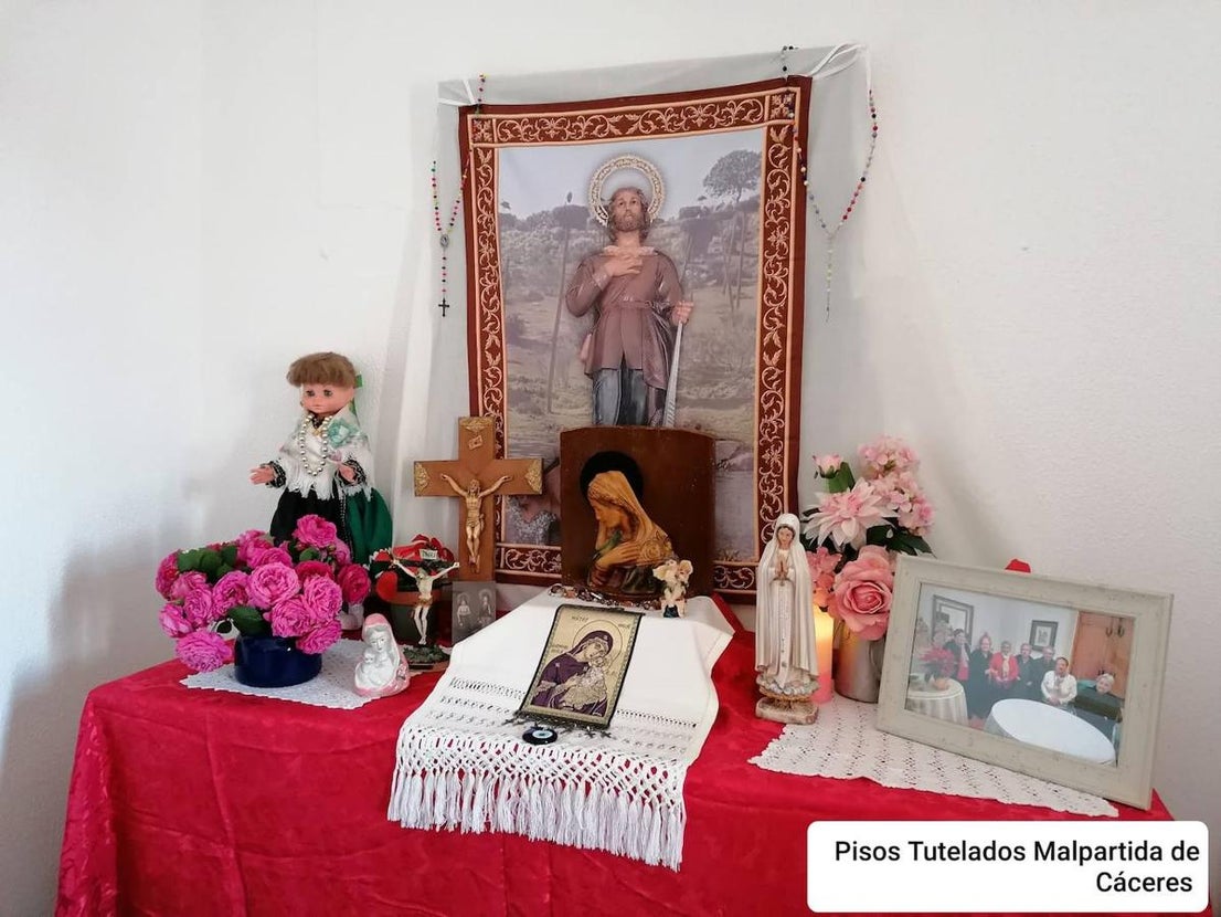 Cruz de Mayo de los Pisos Tutelados. 