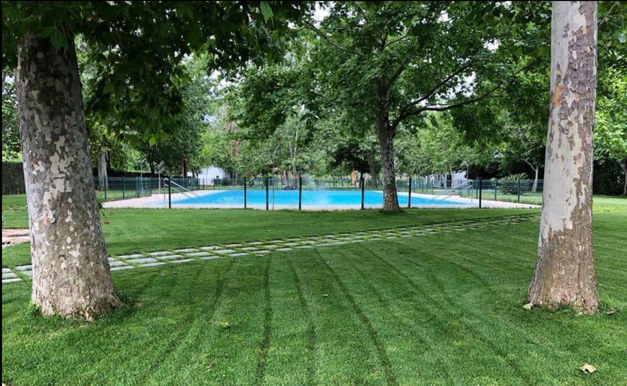 El Ayuntamiento ha invertido más de 12.000 euros para acondicionar la piscina municipal