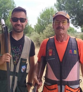Eugenio Bravo junto a su hijo el pasado domingo. 