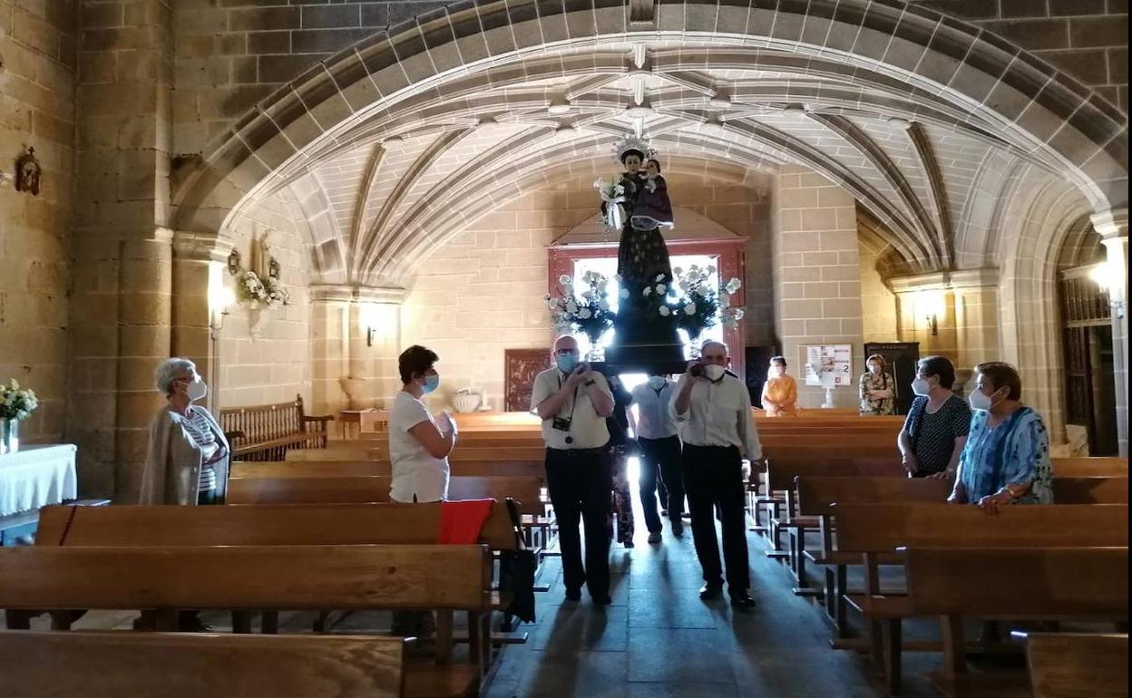 Llegada a la iglesia parroquial. 