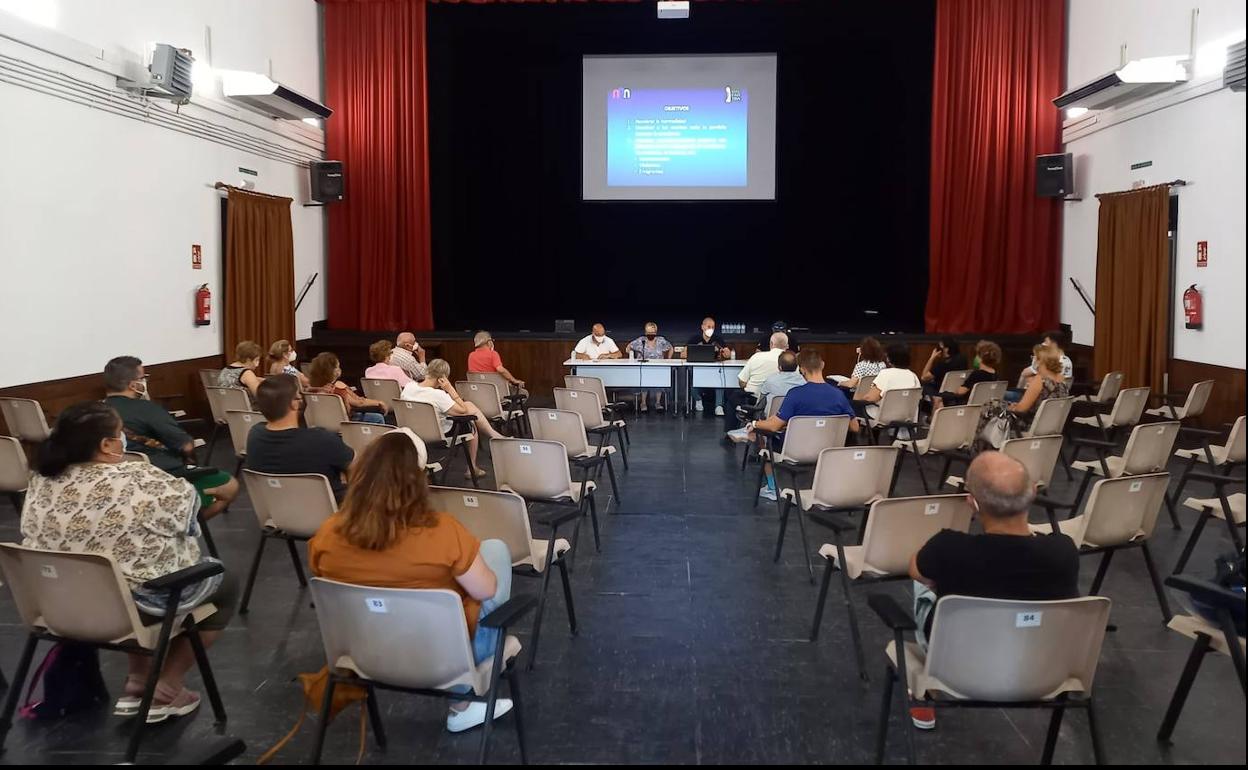 Reunión con las asociaciones y hosteleros locales. 