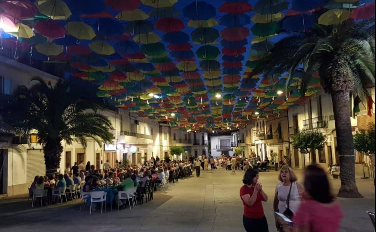 Cena de colores. Imagen de archivo 2019. 