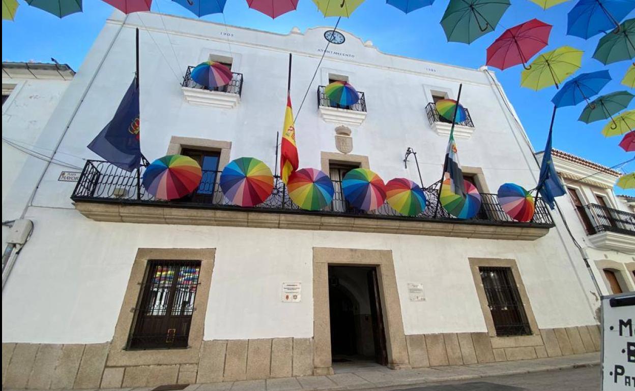 Fachada del Ayuntamiento de Malpartida de Cáceres. 
