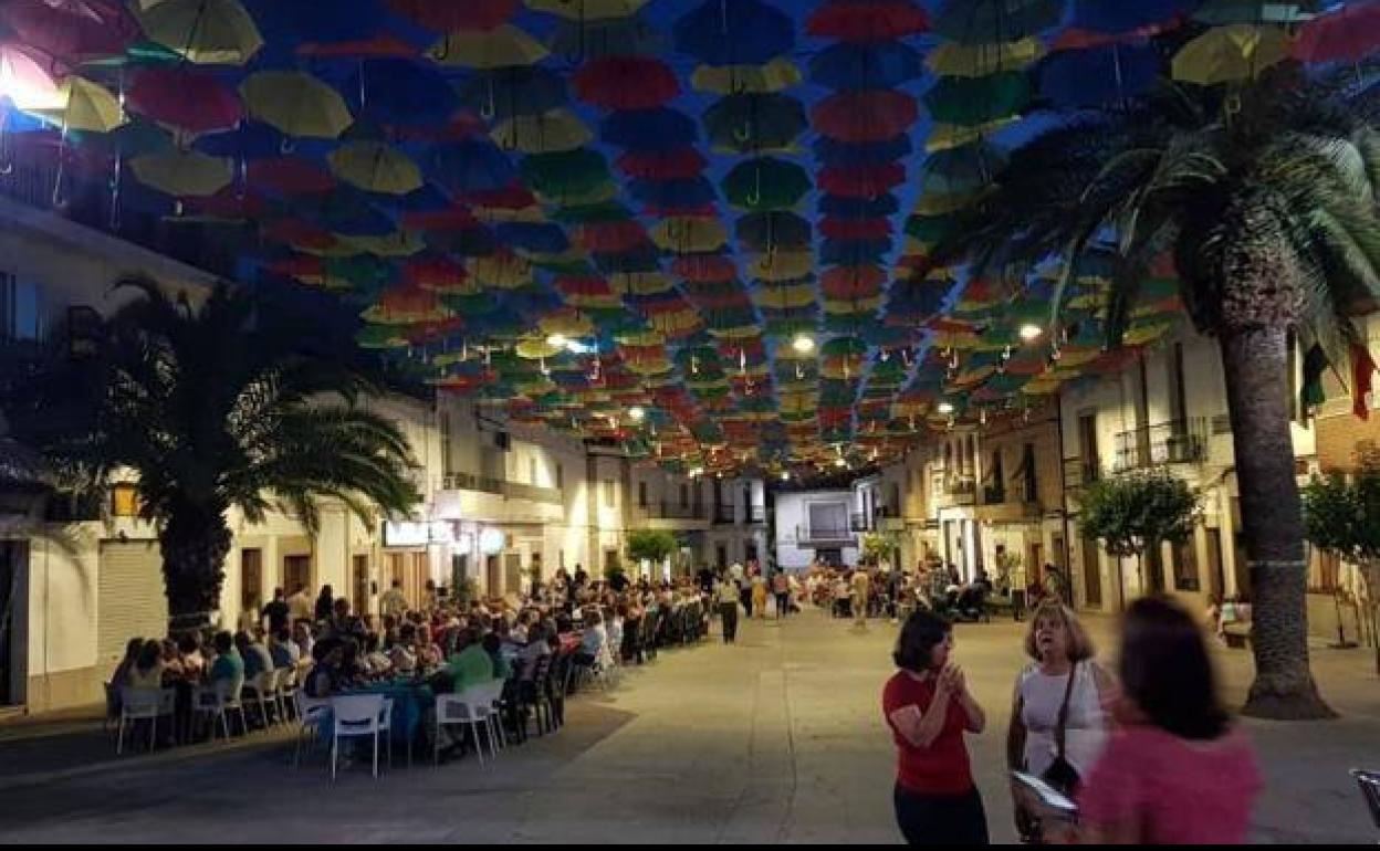 Foto de archivo. Cena de colroes 2019. 