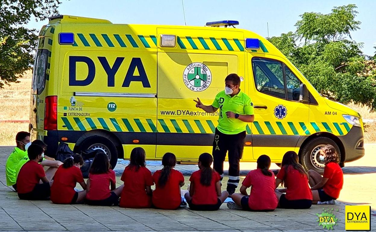 DYA forma en primeros auxilios a los niños de la Escuela de Verano