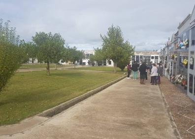Imagen secundaria 1 - La normalidad vuelve al cementerio malpartideño en el Día de Los Santos y Difuntos