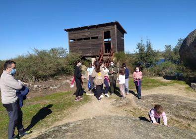 Imagen secundaria 1 - Celebrada la Gymkhana ambiental infantil &#039;La búsqueda del Tesoro de Los Barruecos&#039;
