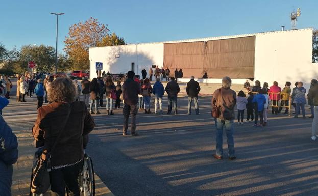 Imagen principal - Inaugurado el mural conmemorativo por el 25 aniversario de la declaración del Monumento Natural Los Barruecos