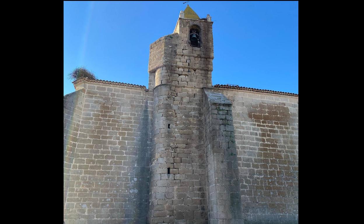 Campanario donde se presentan los daños. 