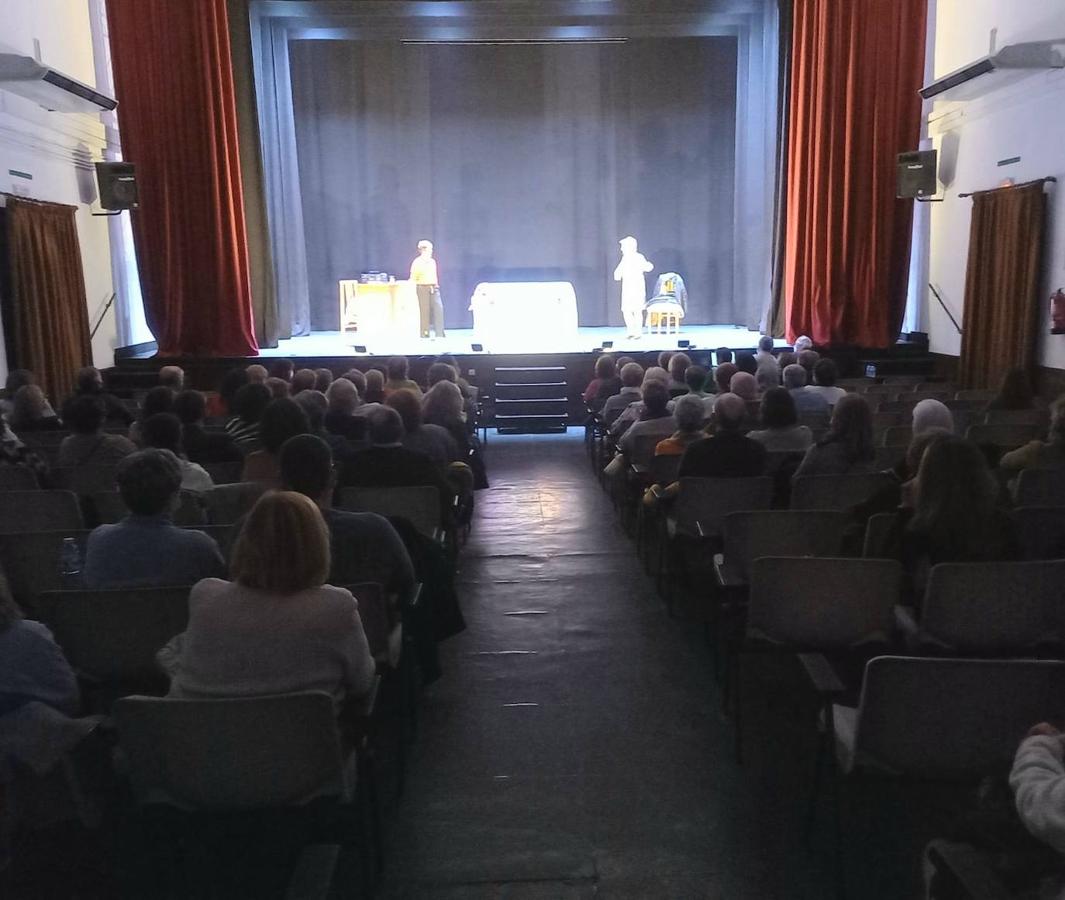Representación de la obra 'Matria' por el grupo de teatro Aldaba.