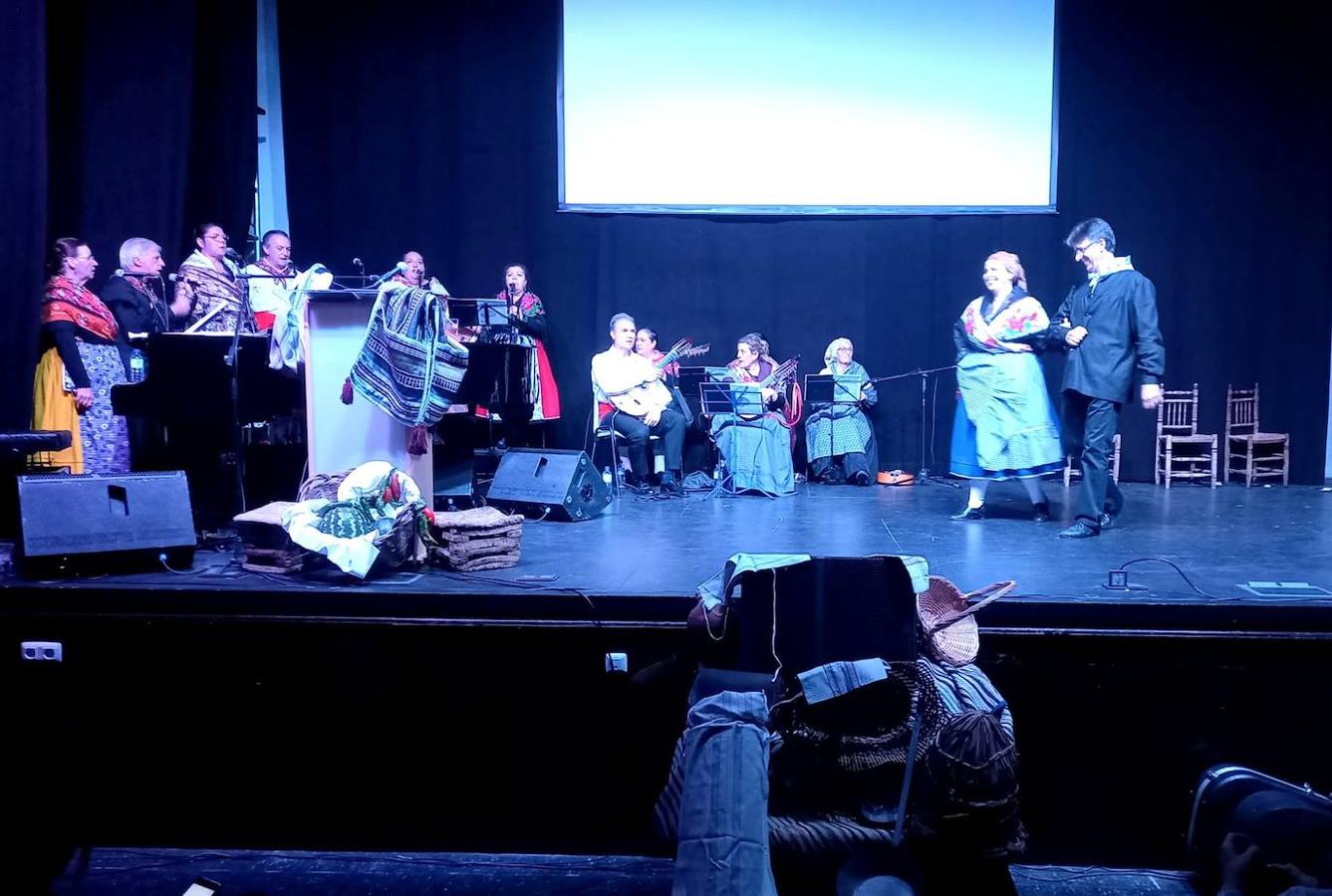 '100 años en Castúa', homenaje de la Asociación Folclórica Virgen de la Soledad a 'El Miajón de los Castúos'.
