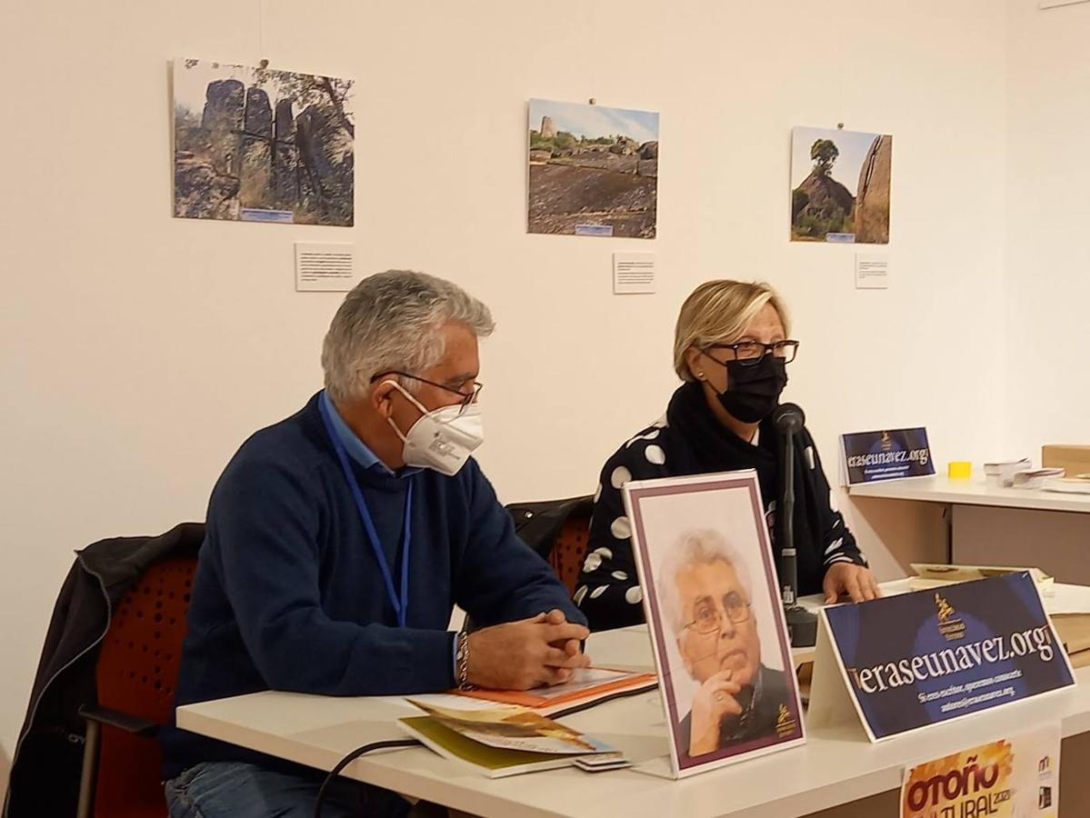 Presentación de libro 'Un poeta por los caminos de España', de uan Galán Domínguez. 