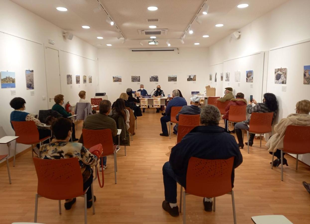 Presentación de libro 'Un poeta por los caminos de España', de uan Galán Domínguez.