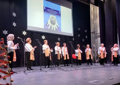 Imagen secundaria 1 - Gran acogida en el Recital de Villancicos Solidarios