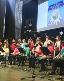 Imagen secundaria 2 - Gran acogida en el Recital de Villancicos Solidarios